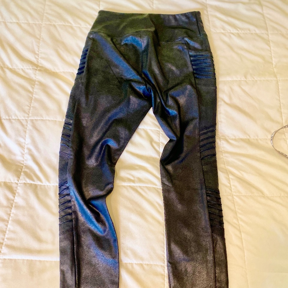 Simply Vera Wang jeggings leather like black high waisted Pockets SZ Med Rocker